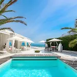 Pieds Dans L'eau Au Cap D'antibes