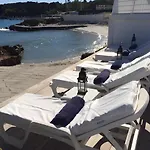 Pieds Dans L'eau Au Cap D'antibes Antibes