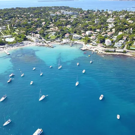 Pieds Dans L'eau Au Cap D'antibes *