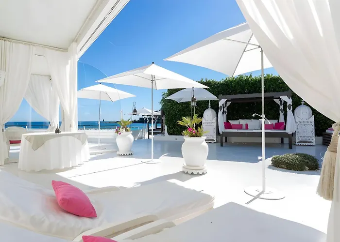 Pieds Dans L'eau Au Cap D'antibes Villa