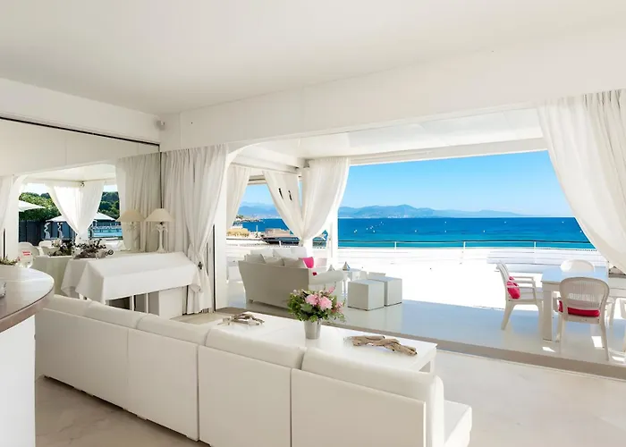 Pieds Dans L'eau Au Cap D'antibes Villa *