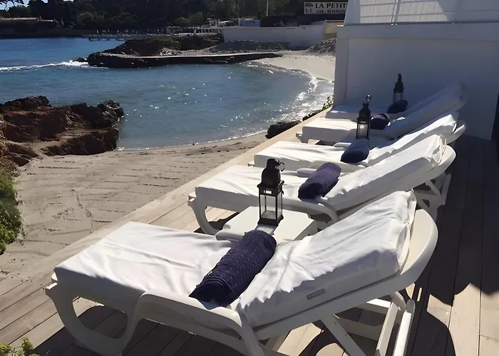 Pieds Dans L'eau Au Cap D'antibes Antibes