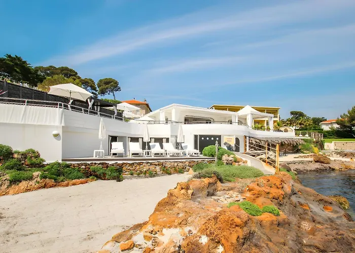 Pieds Dans L'eau Au Cap D'antibes